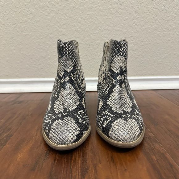 VIONIC Orthaheel Windom Snakeskin Print Leather Zip Ankle Boots - Picture 2 of 11